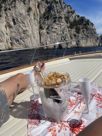 Capri Motorboat Apreamare Smeraldo alt tag text