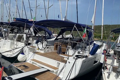 Miete Segelboot  Oceanis 40.1 Cugnana Verde