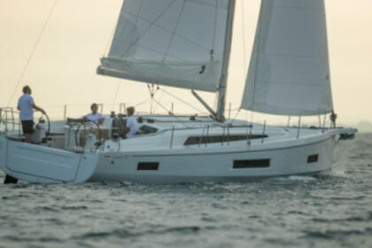 Charter Sailboat Beneteau Oceanis 40.1 Le Marin