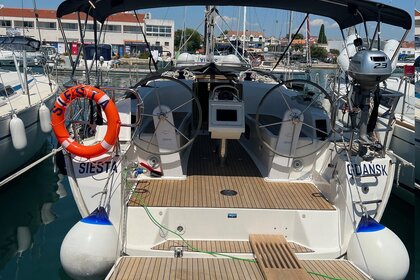 Hire Sailboat Bavaria Yachtbau Bavaria Cruiser 34 Pirovac