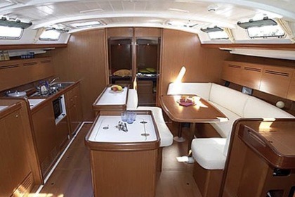 Hire Sailboat Beneteau Cyclades 50.4 Les Sables-d'Olonne