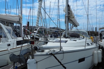 Charter Sailboat BAVARIA BAVARIA 40 Arzon