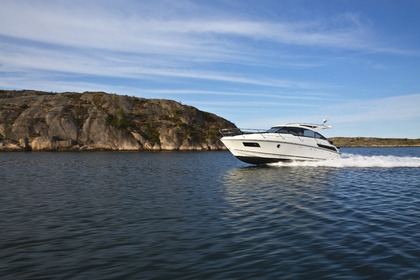 Hire Motorboat Finnmarine OY Grandezza 34 oc Trogir