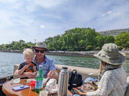 Paris Motorboat Smart craft Pontoon alt tag text