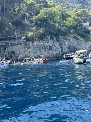 Capri Motorboat Barqa Q20 alt tag text