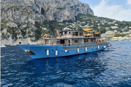 Noleggio Yacht a motore Tranquillidad 24 Mt Castellammare di Stabia