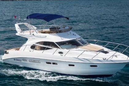 Hire Motorboat Sealine 42 FLY Saint-Tropez