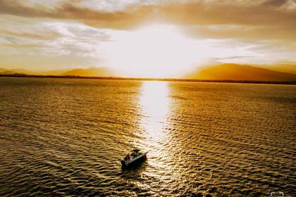 Aluguel Lancha Ecomariner ALfa 300 Enseada da Pinheira