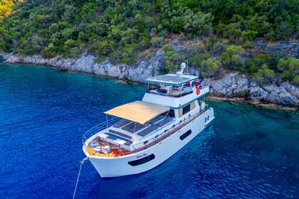 Noleggio Yacht a motore 2024 model luxury Motor yacht Trawler with a capacity of 6 people Göcek