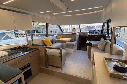 Rental Motor yacht Jeanneau Prestige 420 Fly Fréjus