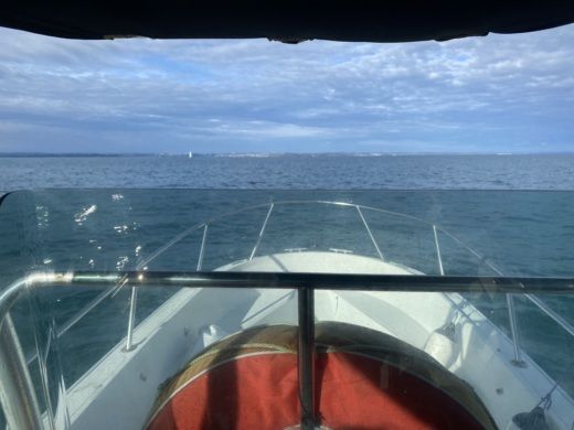 Pléneuf-Val-André Motorboat Boston Whaler outrage 22 alt tag text