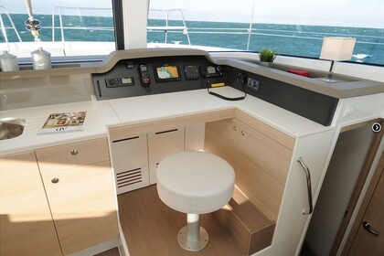 Charter Catamaran Bali Bali 4.1 Zaton