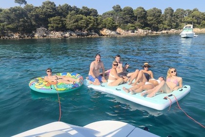 Hire Motorboat Bénéteau Flyer 7,7 Sundeck Juan les Pins