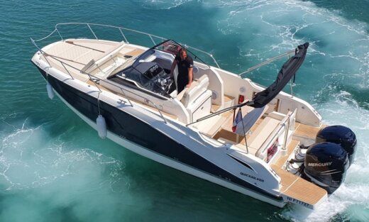 Motorboat Quicksilver Activ 875 Sundeck boat plan