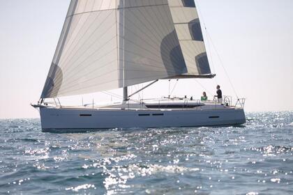 Hire Sailboat Jeanneau Sun Odyssey 449 Mallorca