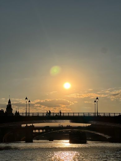 Paryż Motorboat PONTOON I alt tag text