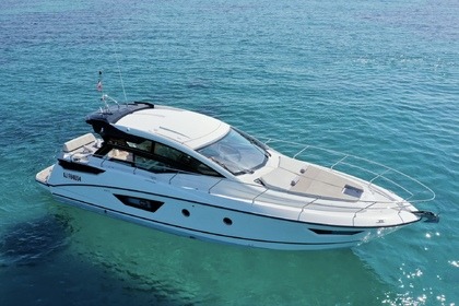 Charter Motorboat Beneteau Gt 46 Port Grimaud