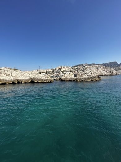 Vieux-Port de Marseille Motorboat Beneteau FLYER GT 38 alt tag text