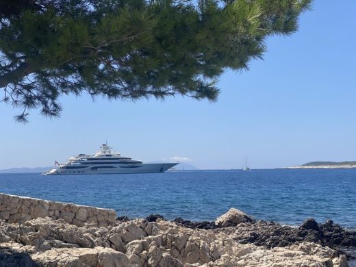 Lesina Motorboat Mazury 40 hp free petrol alt tag text