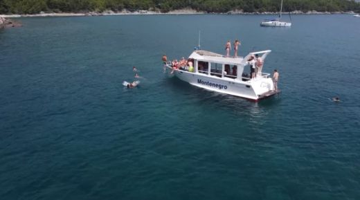 Comune di Bar Motorboat Ocean Star Broom ocean 37 alt tag text