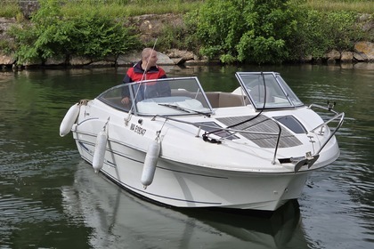 Charter Motorboat Jeanneau Cap camarat 6.5 Toulon