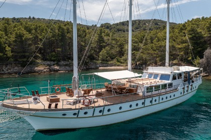 Charter Gulet Custom Gulet Brač