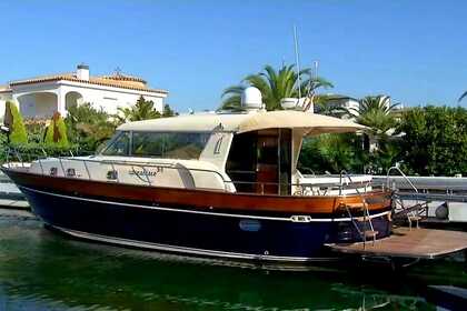 Hire Motorboat Apreamare Apreamare 54 Gozzo Capri