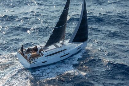 Hire Sailboat Jeanneau Sun Odyssey 410 Nassau