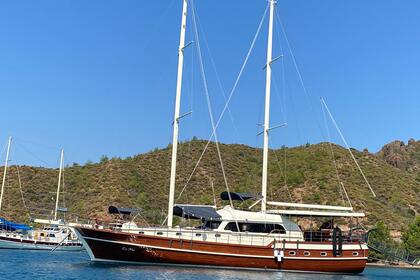 Czarter Gulet Traditional Gulet with a capacity of 10 people Ketch Marmaris