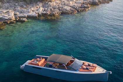 Hyra båt Motorbåt Axiom VanDutch 45′ Colnago 45 Hvar