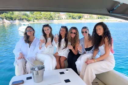 Location Bateau à moteur Jeanneau prestige 38S Villefranche-sur-Mer