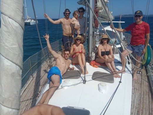 Hyères Sailboat Jeanneau Sun Kiss 47 alt tag text