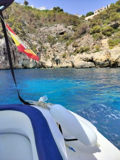 Valencia Motorboat Fabiette nautica services Open 580 alt tag text