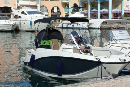 Charter Motorboat Quicksilver 555 Open Fréjus