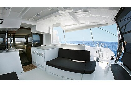 Location Catamaran Lagoon Lagoon 46 Le Pirée