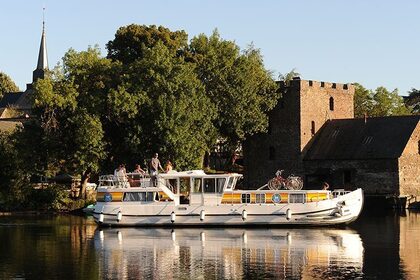Charter Houseboat Classic Penichette 1400 FB Agde