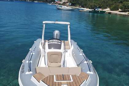 Miete RIB Navaris Boats 6 m Fiberglass RIB Supetar