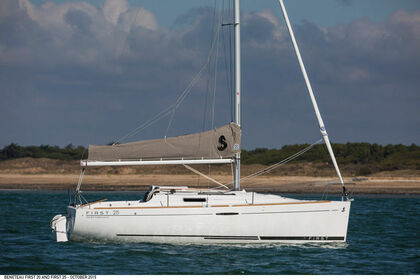 Charter Sailboat BENETEAU First 25 s Les Sables-d'Olonne