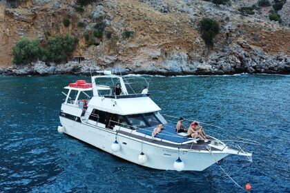 Charter Motorboat Hatteras 47 Georgioupoli