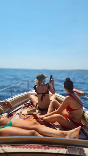 Avola Motorboat Quicksilver 750 Week-end alt tag text