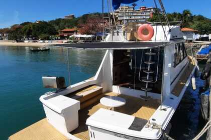 Aluguel Iate a motor Mares Diversão Armação dos Búzios