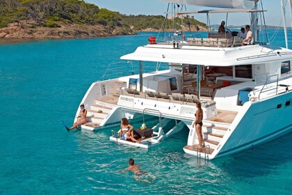 Hire Catamaran Lagoon Lagoon 560 Nassau