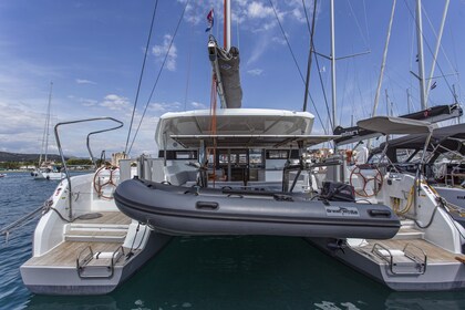 Verhuur Catamaran Excess Excess 15 - 6 + 2 cab. Mitikas