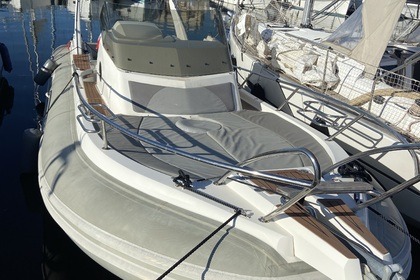 Hire RIB Capelli Tempest 1000 WA Grimaud