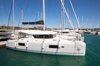 Charter Catamaran Lagoon-Bénéteau Lagoon 42 - 4 + 1 cab. Pomer
