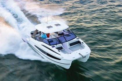 Charter Motorboat AQUILA 32 Sport Fréjus