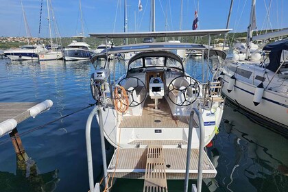 Verhuur Zeilboot Bavaria Yachtbau Bavaria Cruiser 34 - 2 cab. Krk