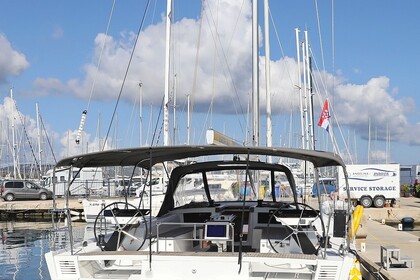 Charter Sailboat Dufour Yachts Dufour 530 - 6 cab. Trogir