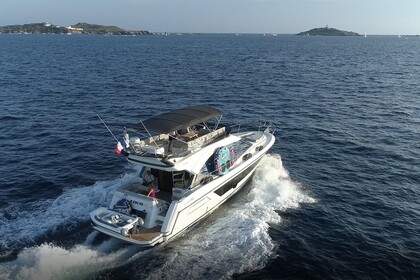 Hire Motorboat Beneteau Monte Carlo 52 Sanary-sur-Mer