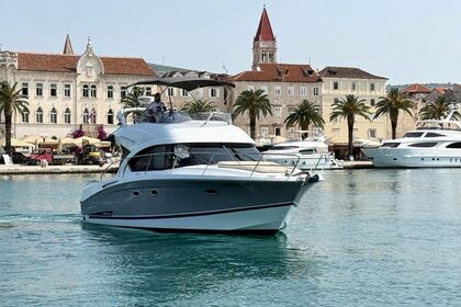 Charter Motorboat Beneteau Antares 36 Trogir